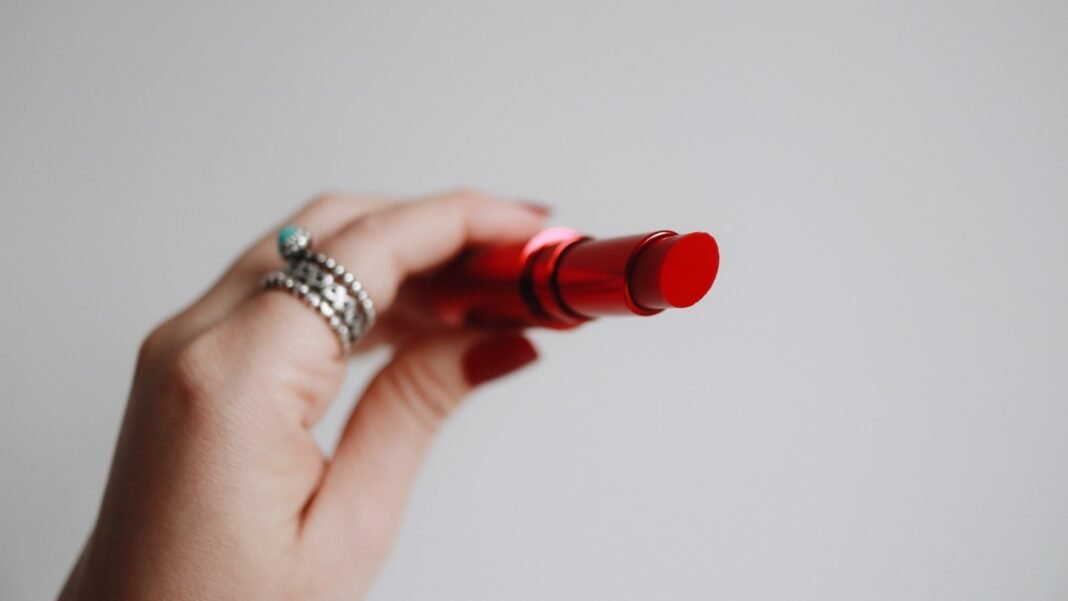 Makeup Brushes Unveiled: Understanding Tools for Precise Application